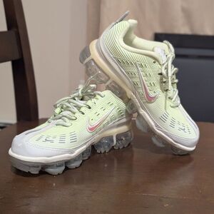 Nike Air VaporMax 360 Size 6.5 Women's Barely Volt Green Sneakers Trainers Shoes